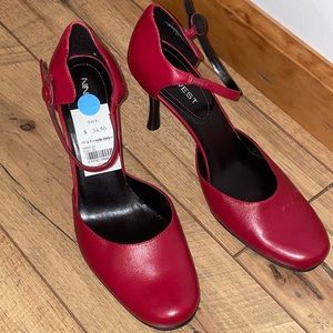 Nine West red leathers pumps
